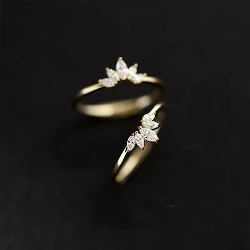 Élora Crown Ring