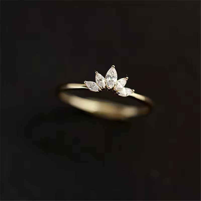 Élora Crown Ring